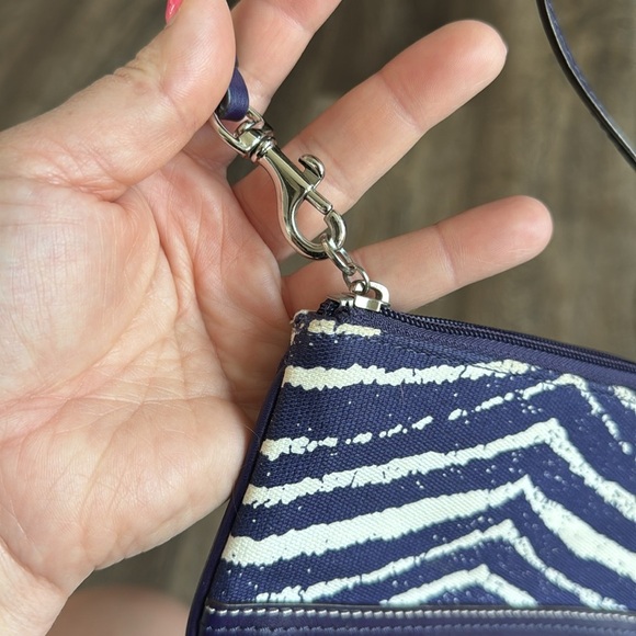 Coach Zebra Wristlet. Excellent, like new condition! - Picture 6 of 7